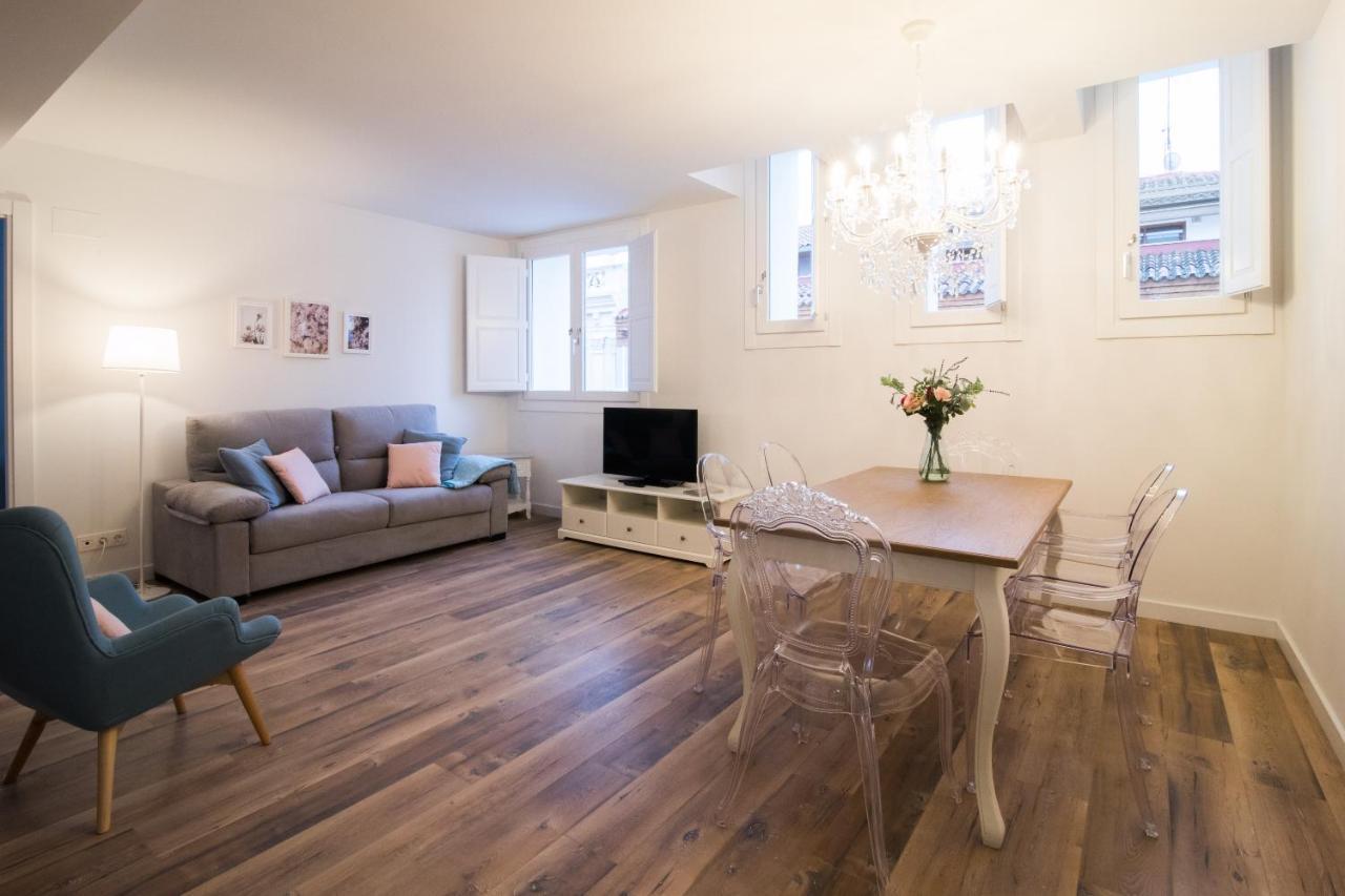 Apartamentos Almada Zaragoza Luaran gambar